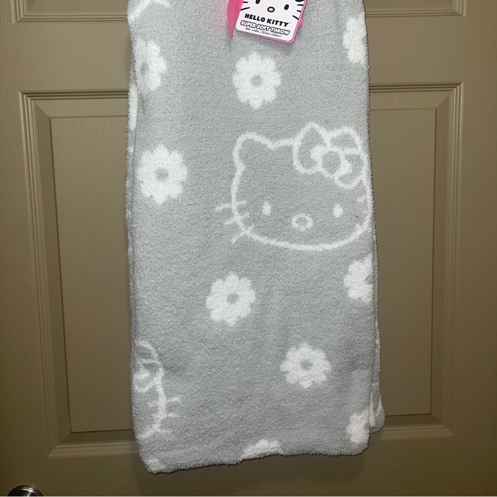 Hello kitty blanket - Picture 2 of 2